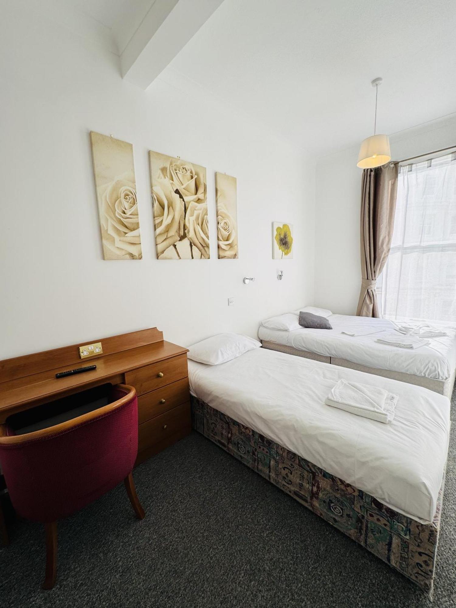 Carlton Court Hotel Eastbourne Room photo