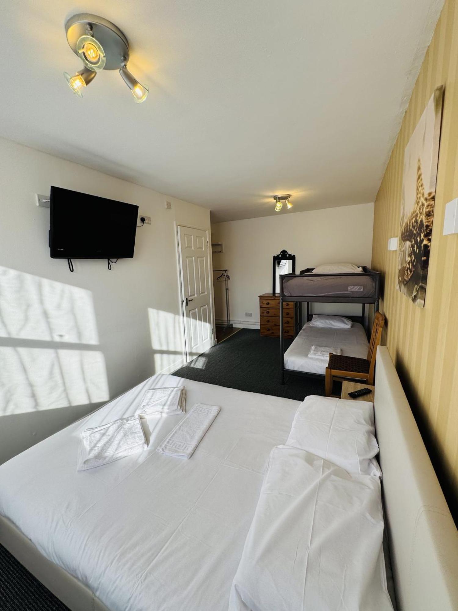 Carlton Court Hotel Eastbourne Room photo