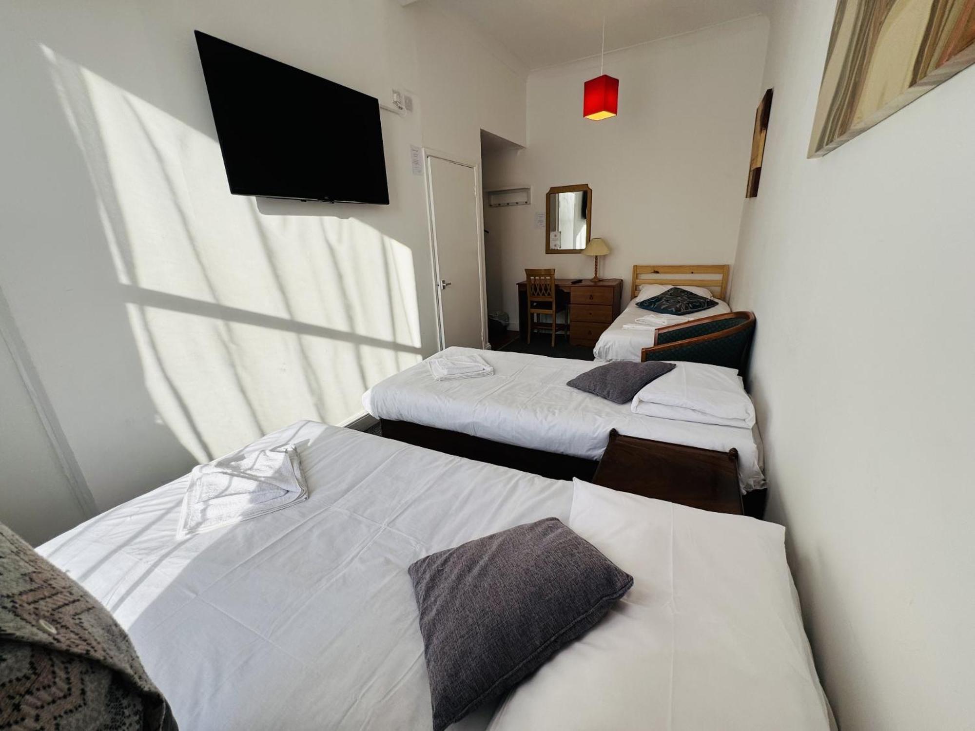 Carlton Court Hotel Eastbourne Room photo