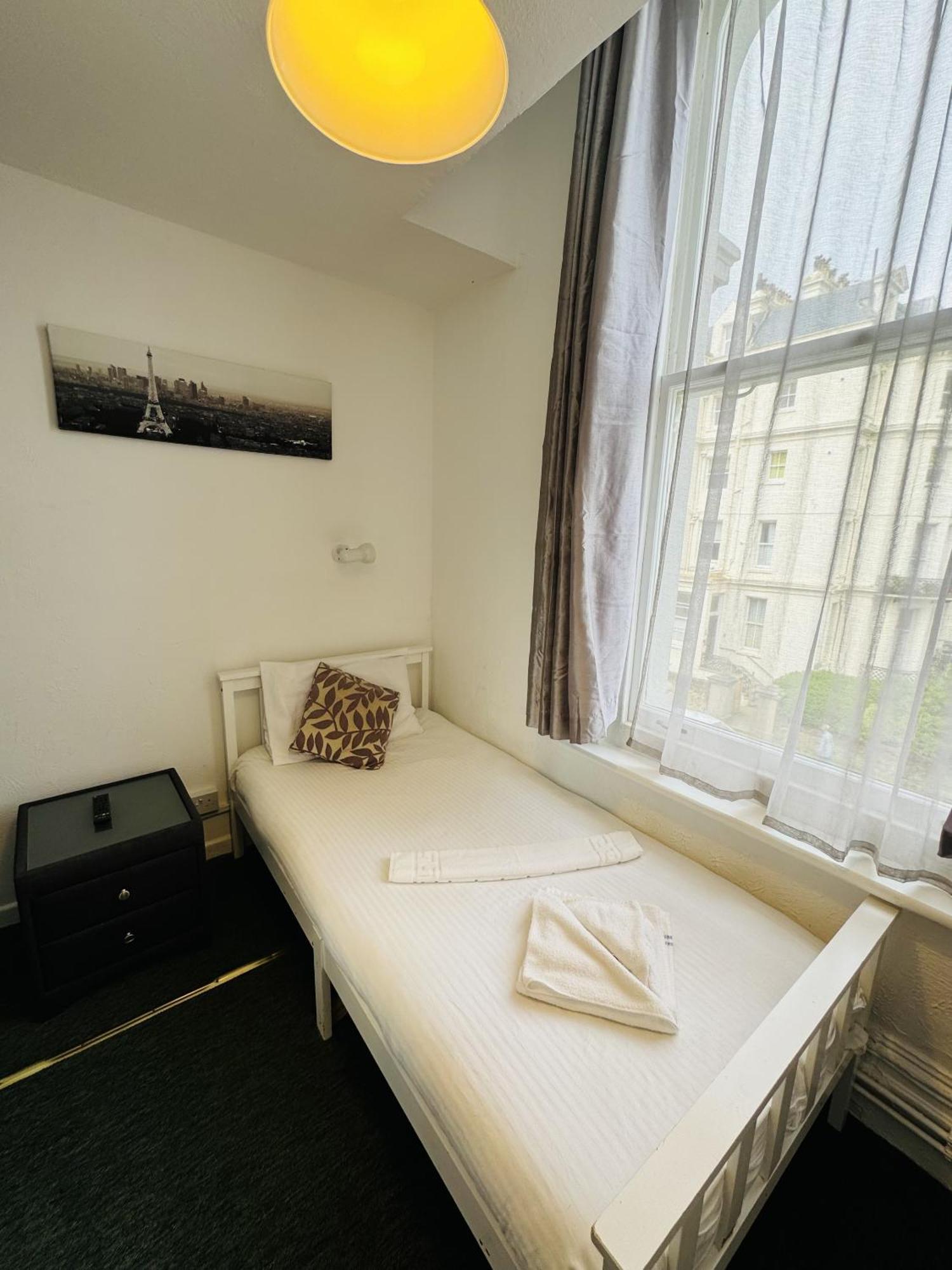 Carlton Court Hotel Eastbourne Room photo