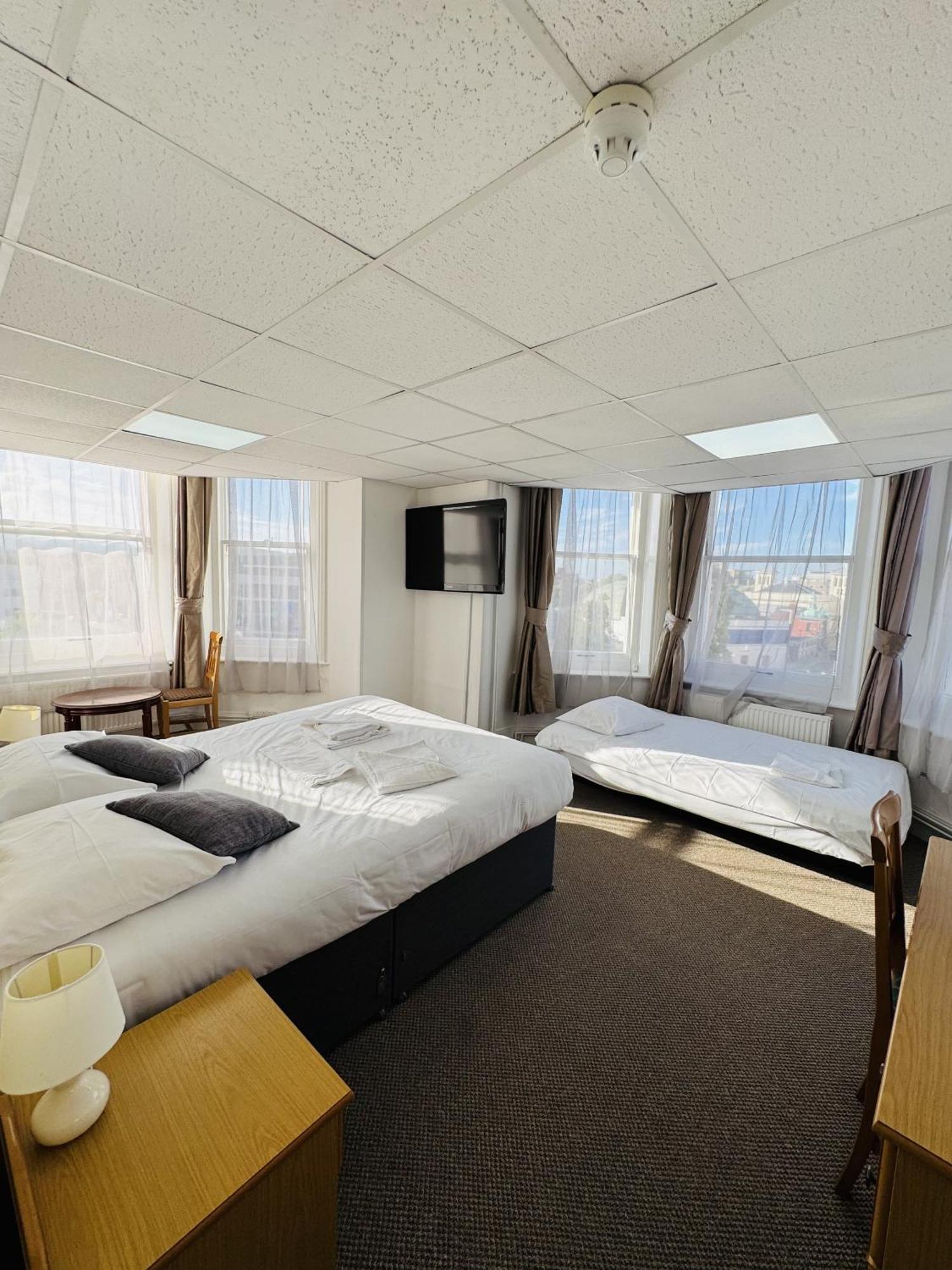 Carlton Court Hotel Eastbourne Room photo
